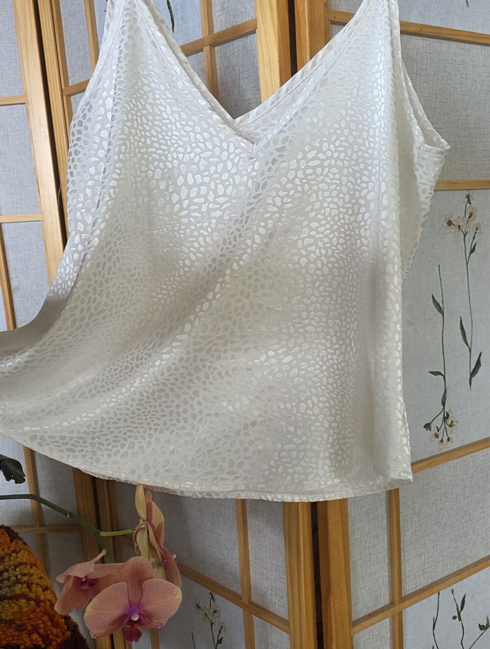 Satin White Animal Print V Neck Cami Top Adjustable Straps Camisole Top Sz Large - Picture 4 of 13